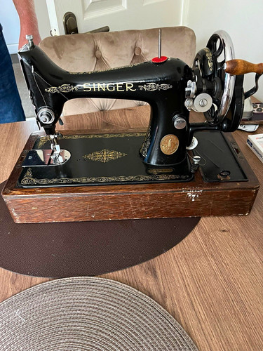 Vintage 1930s singer sewing