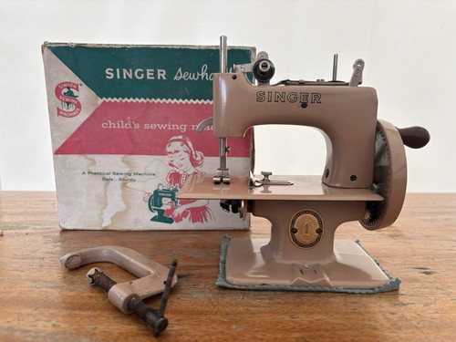 Vintage singer sewhandy - singer,