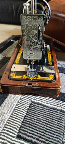 Singer 127 vintage hand crank - 127,