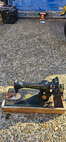 Old singer sewing machine for - sewing,