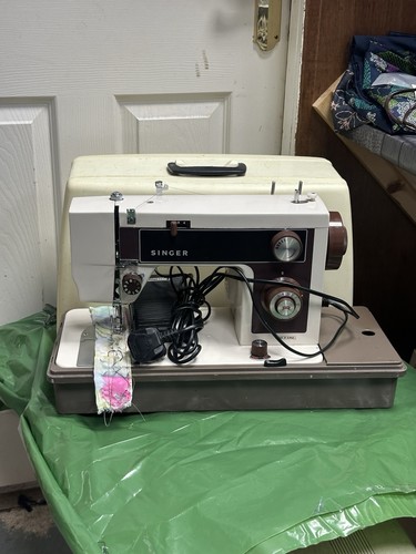 Singer vintage sewing machine - vintage,
