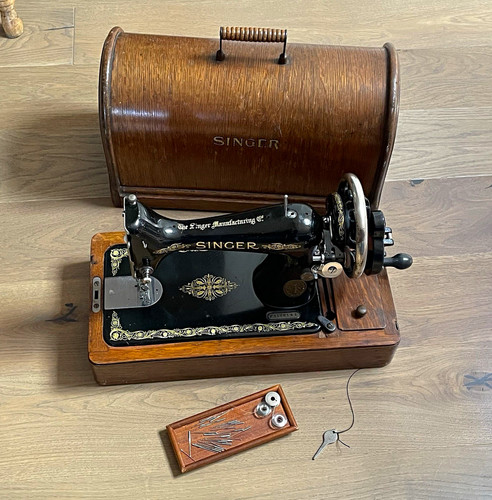 Singer vintage hand - singer,