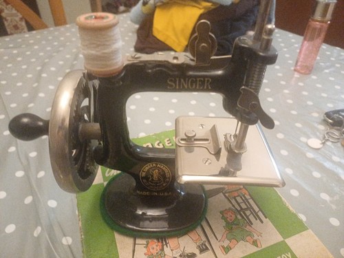 Singer sewing machine mini - sewing,