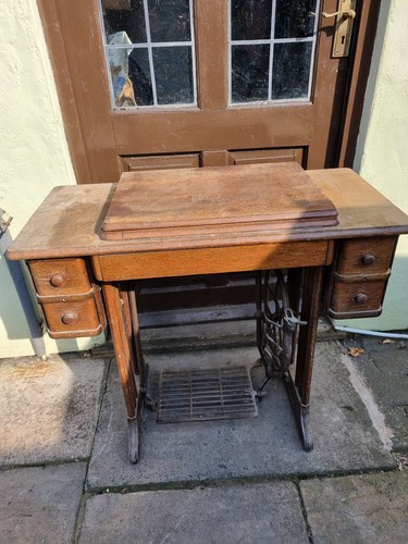 Singer sewing machine - singer,