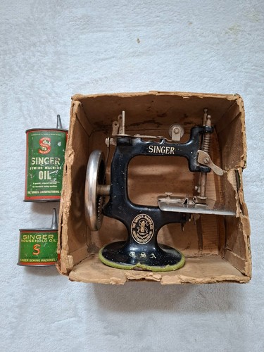 Singer vintage childs sewing - vintage,