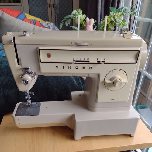 Singer 522 sewing machine - machine, (